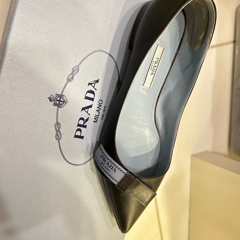 Prada black leather shoes - Picture 2 of 11